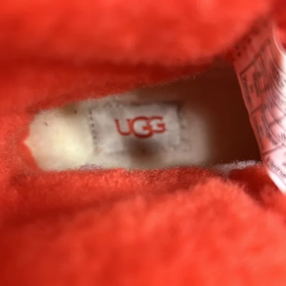 NWT Ugg boots - Picture 5 of 9